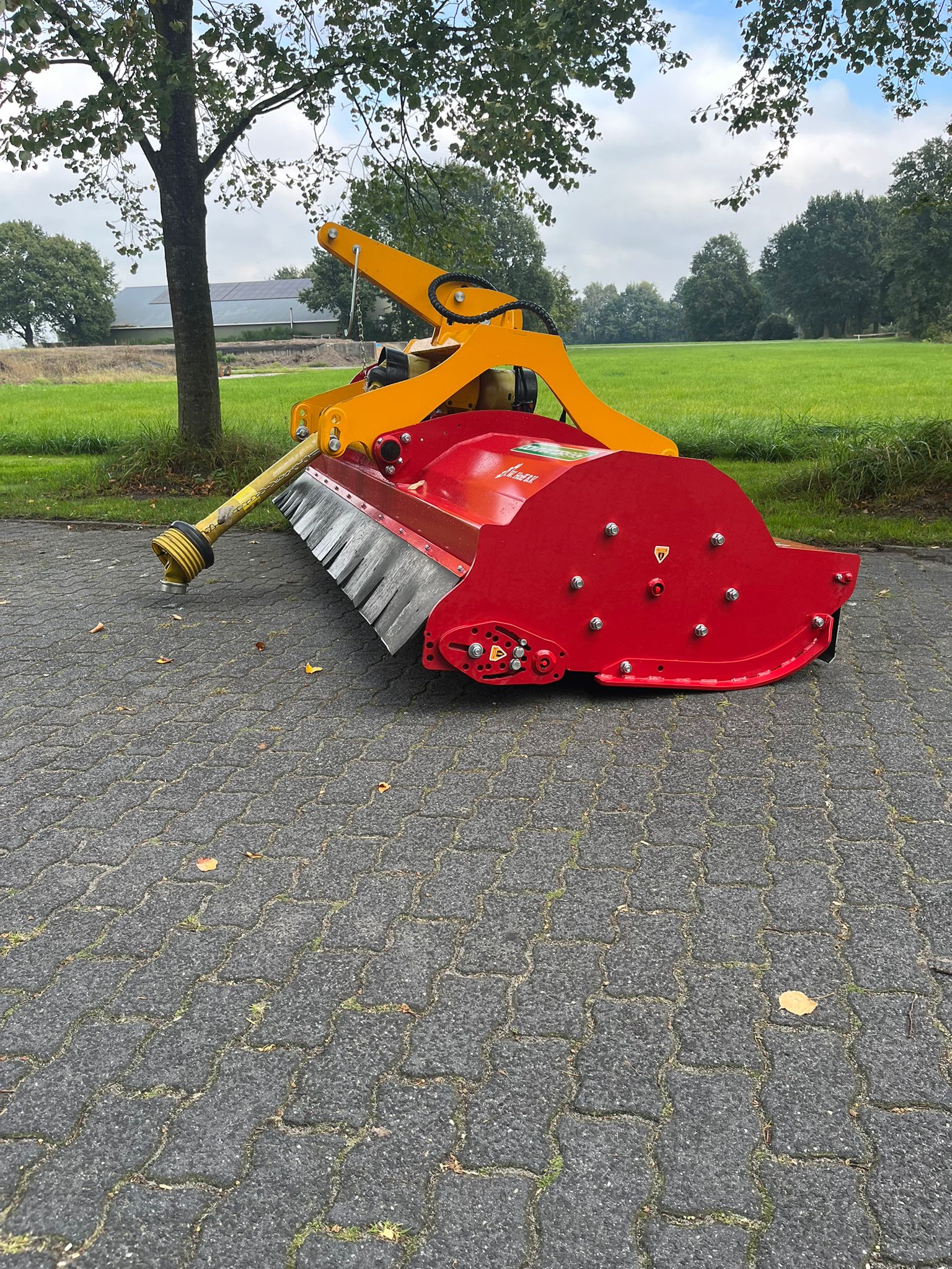 Foto van Ino Dominator 310 Klepelmaaier